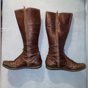 OTBT BAYBERRY BOOTS - Leather exterior, lined interior. 6.5 Vintage 2000’s.